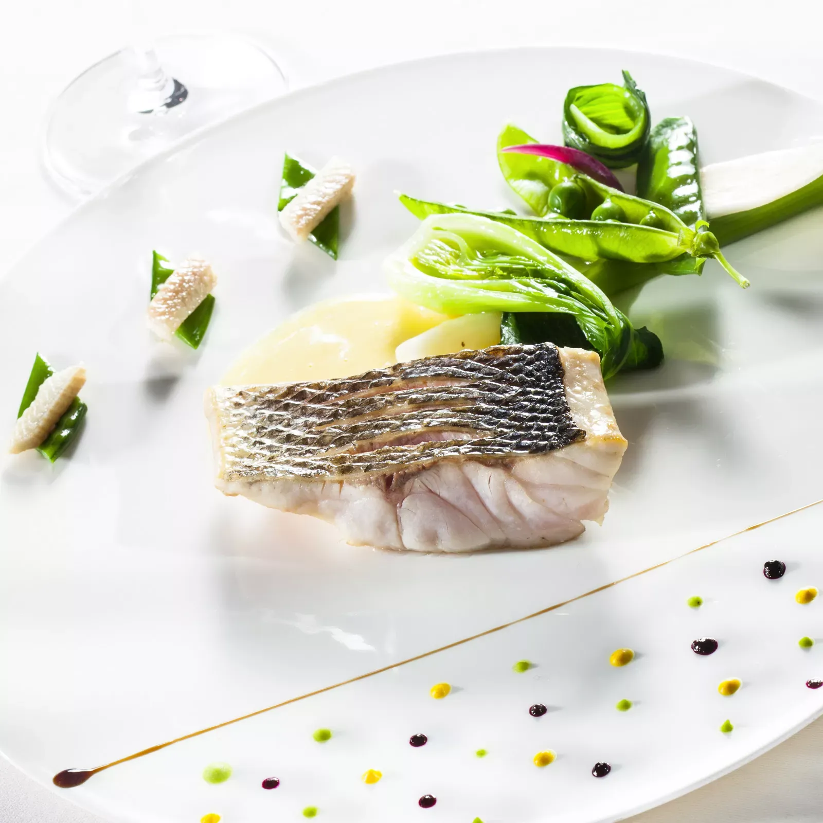 Glazed sea bass — dressage gastronomique par le chef privé Thomas Guérinet, Île d'Oléron