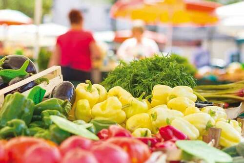Marché de Saint-Tropez — chef privé sélectionne les produits frais