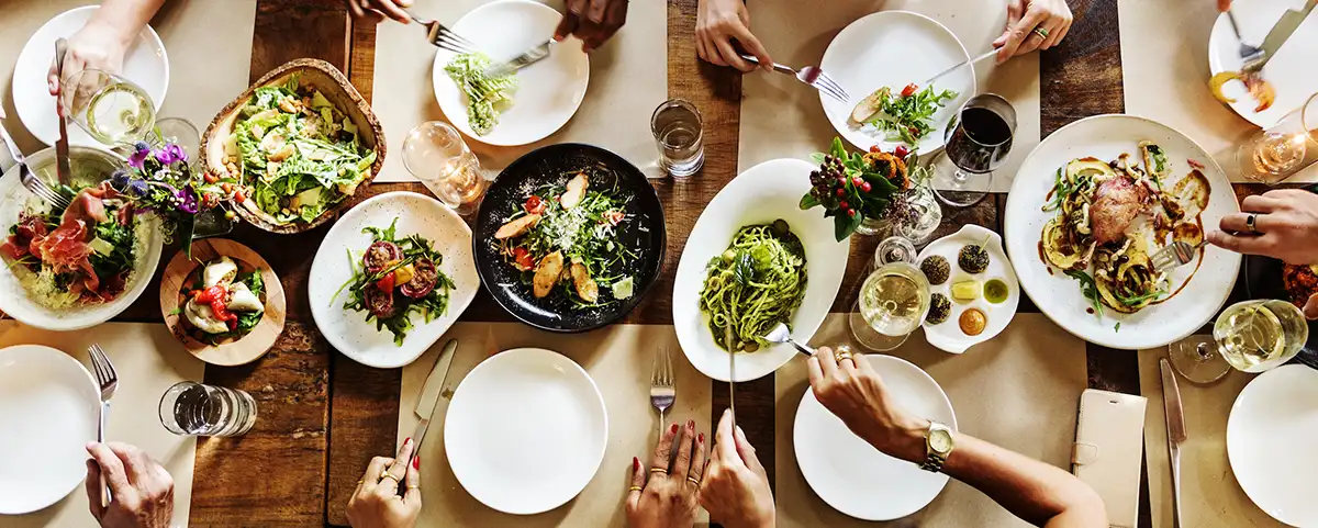 Table dressée pour un dîner privé — chef Thomas Guérinet